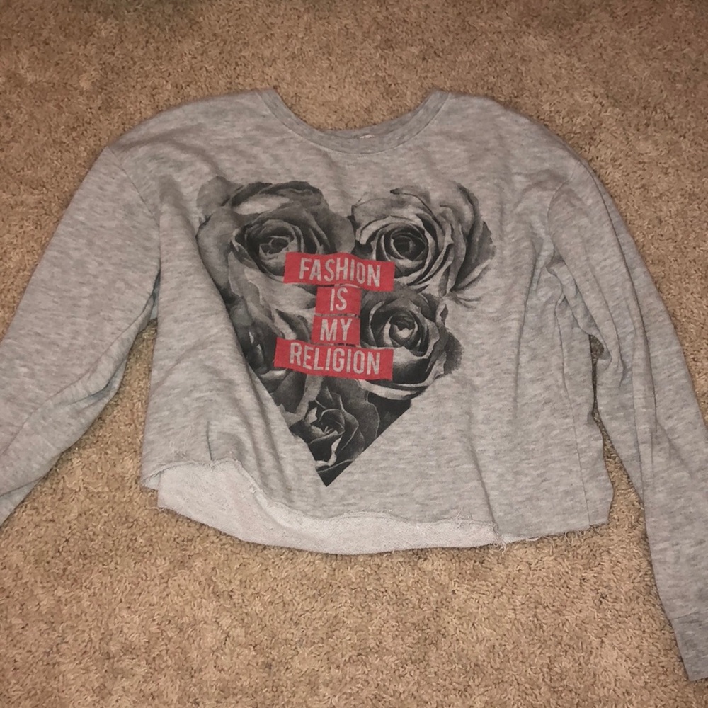 gray sweatshirt